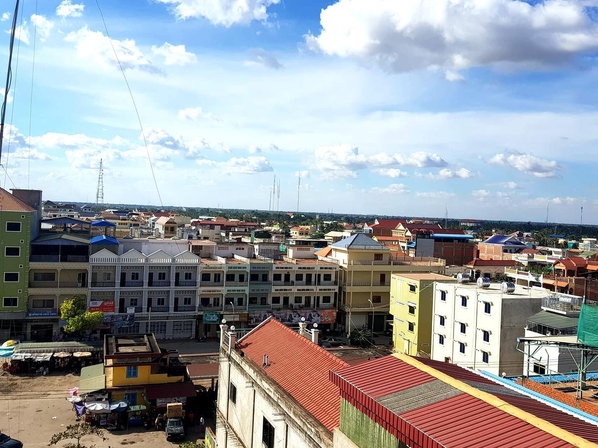Lucky Hostel Battambang Bagian luar foto